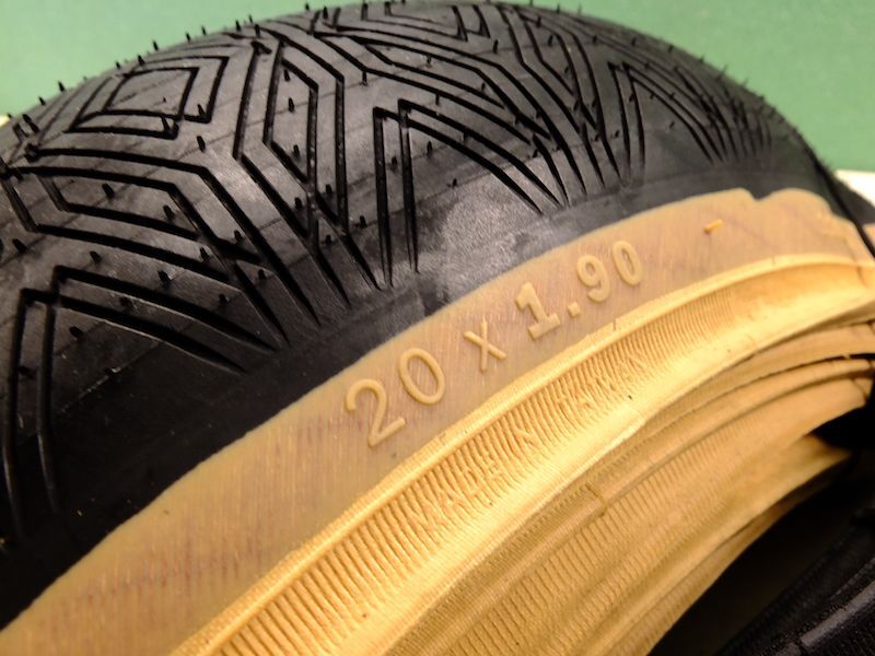 画像: HERESY_zephyr tire(1.9 kevlar)